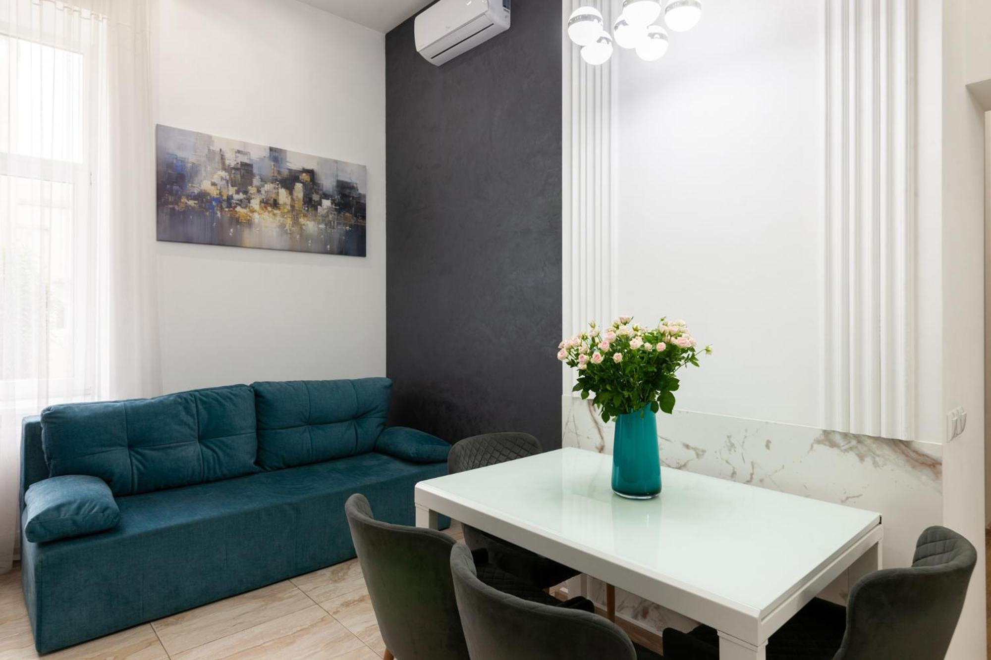 Royal Apartment On Franka 28 Lvov Exteriér fotografie